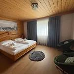 H Montafon *