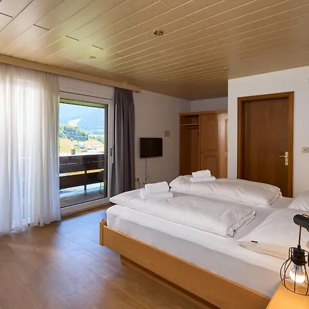 H Montafon *